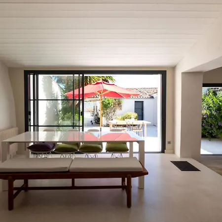 Maison De Village Renovee Avec Piscine La Flotte