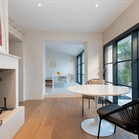 Maison De Village Renovee Avec Piscine * La Flotte